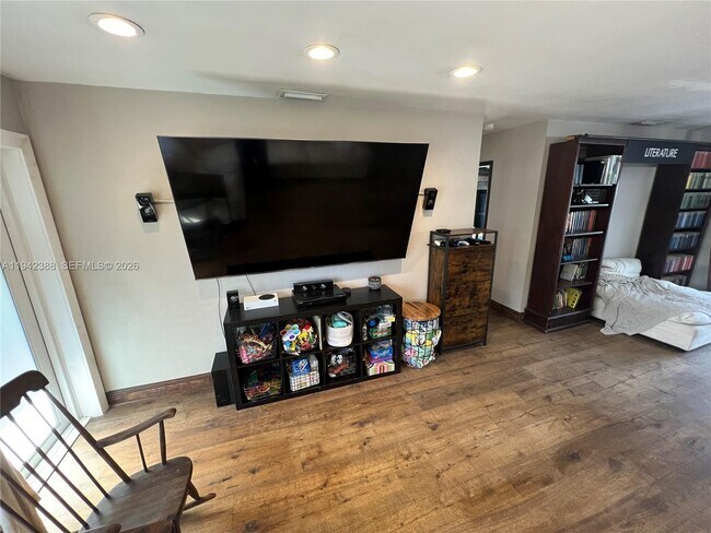 Building Photo - 8801 SW 42nd St