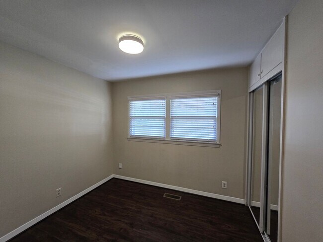Building Photo - Newly remodeled 3 bed/1 bath home with a 1...