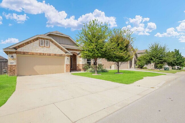 Primary Photo - Beautiful 4-Bed, 3-Bath Single-Story Home ...