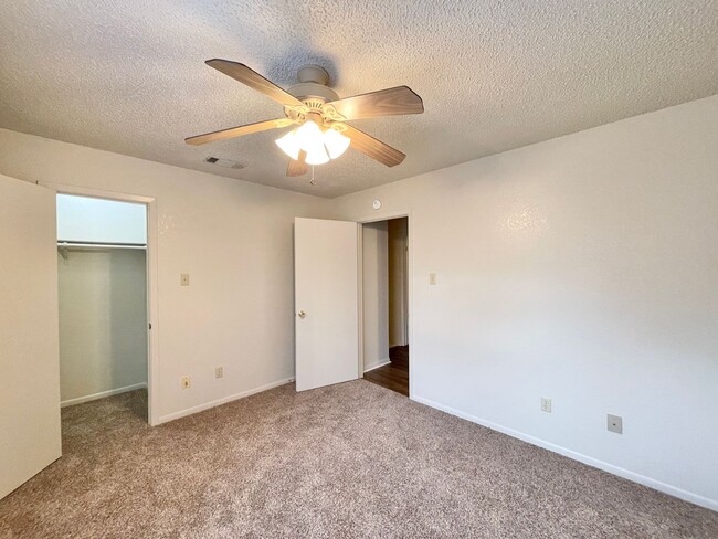 Building Photo - 3004 Chaucer Dr
