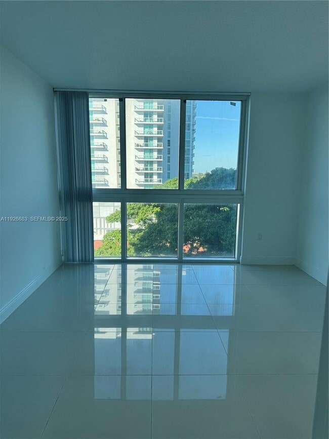 Building Photo - 1861 NW S River Dr