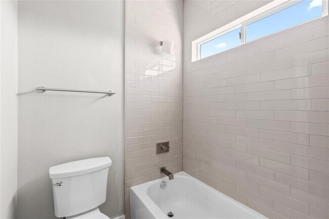 Building Photo - 5506 Pershing St