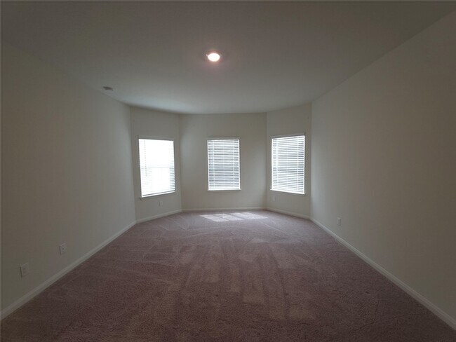 Building Photo - 305 Lone Mountain Dr