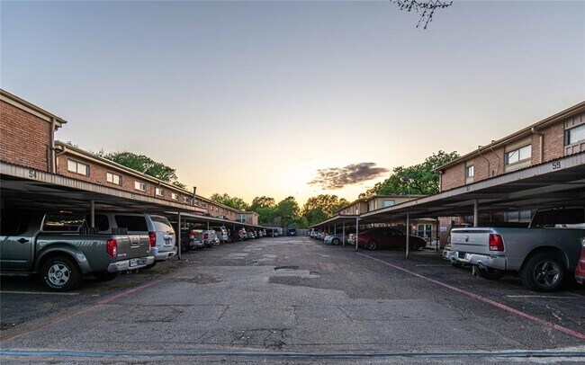 Building Photo - 8110 Albacore Dr