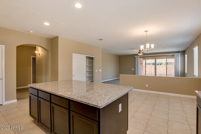 Building Photo - 41329 W Curtis Ln