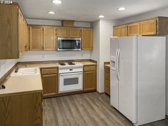 Building Photo - OR226