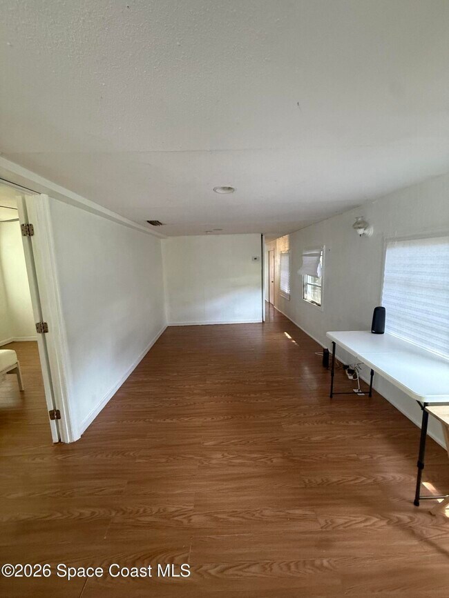 Building Photo - 325 Marseilles Dr
