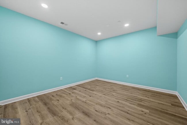 Building Photo - 7147 Starmount Ct