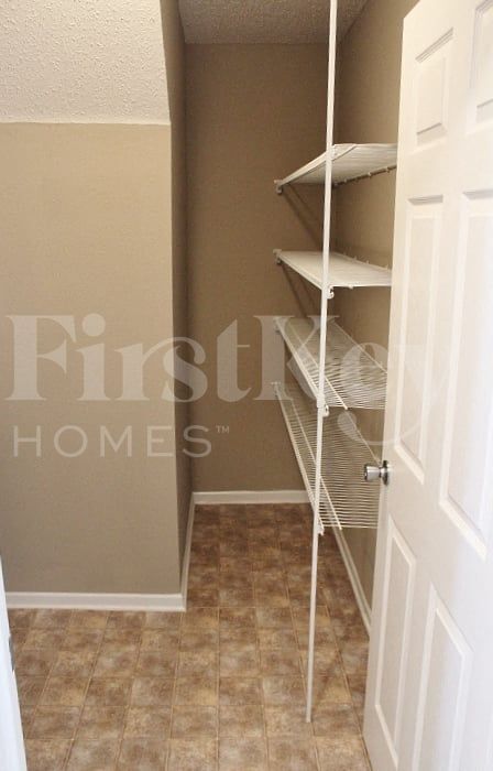 Building Photo - 920 Indigo Dr
