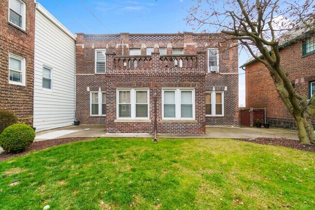 Building Photo - 580-582-582 Gregory Ave