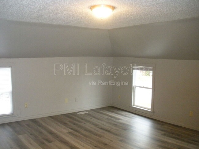 Building Photo - 106 E Vine St