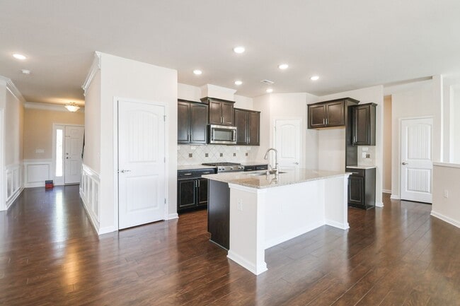 Building Photo - Stunning 4BD, 3BA Cary Home in Prime Locat...