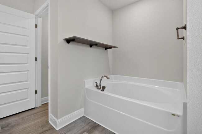 Building Photo - 5823 Crestlake Dr