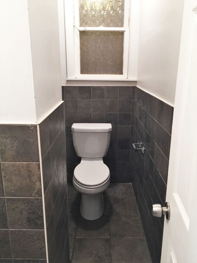 Building Photo - 289 Che