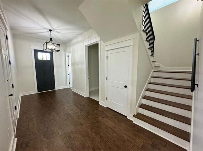 Building Photo - 3541 Sanctuary Dr