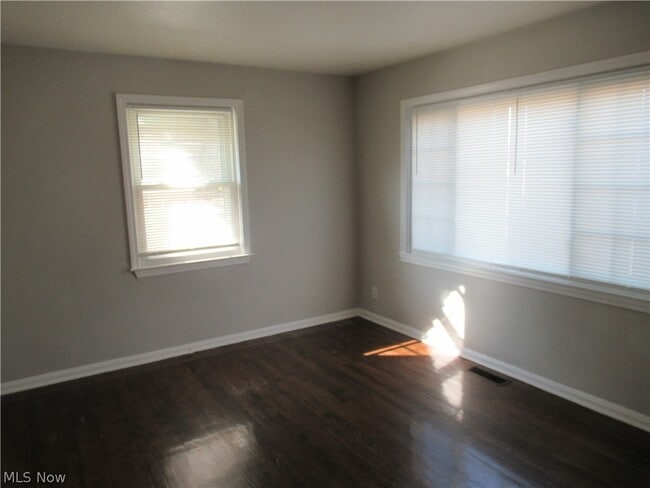 Building Photo - 4413 W 187th St