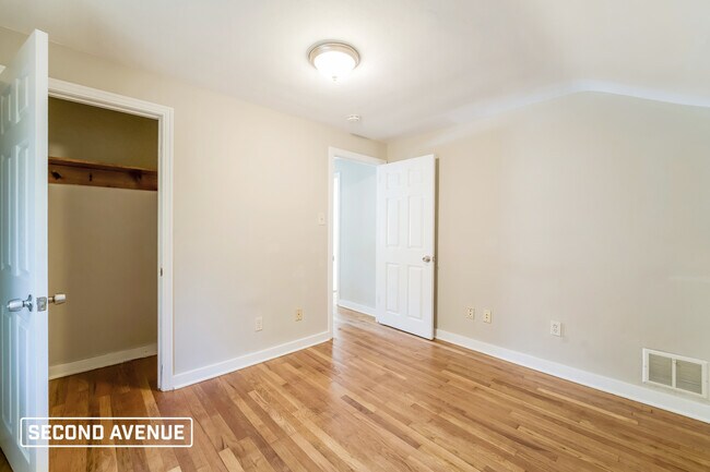 Building Photo - 512 Veronica Dr