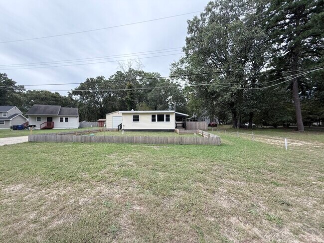 Building Photo - 2502 Range Rd
