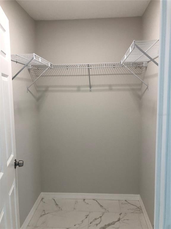 Building Photo - 345 Parkland Ave