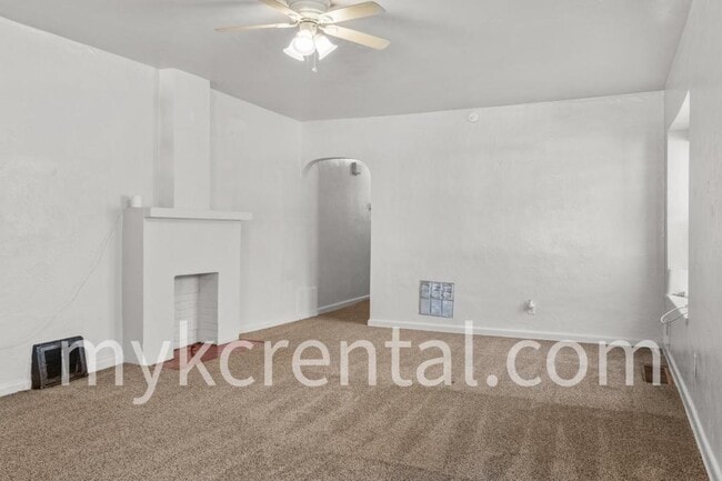 Building Photo - 1131 Hasbrook Ave