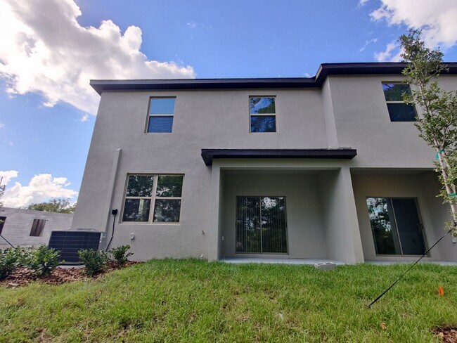 Building Photo - 23240 Willow Glen Way