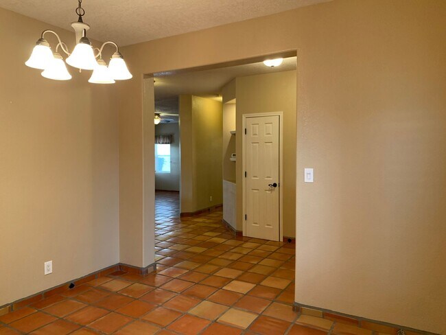 Building Photo - Magnificent 4 Bedroom, 2.5 Bath in Rio Rancho!