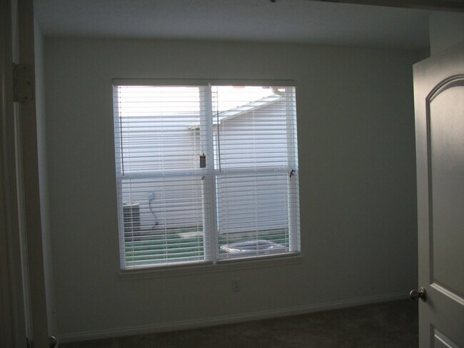 Building Photo - Fishers 4BDRM, 2.5BA home near Hamilton Town Center!
