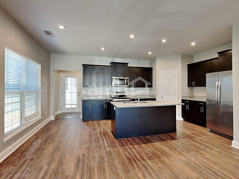 Building Photo - 5340 Tupelo St