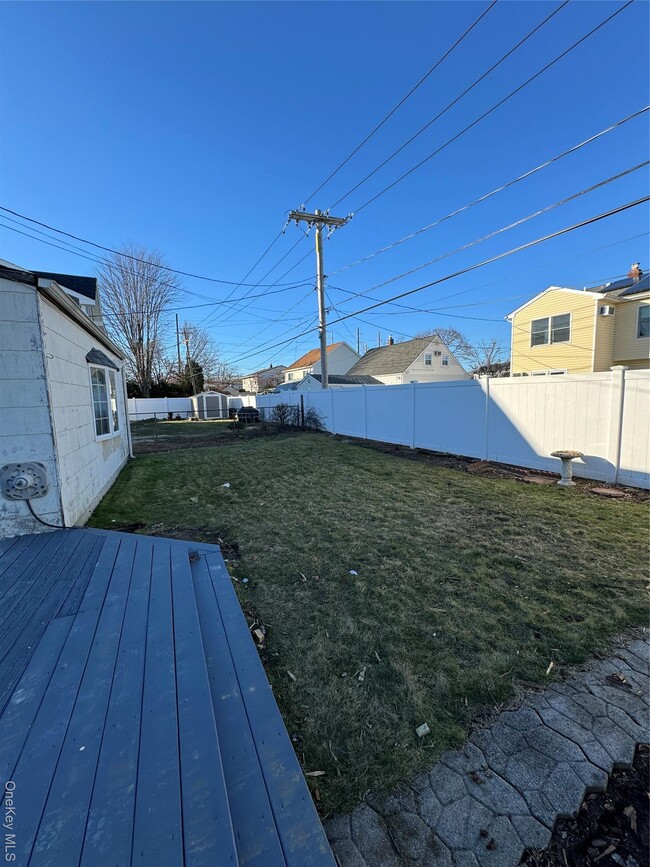 Building Photo - 11 Blue Spruce Rd