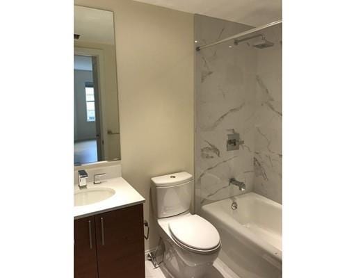 Building Photo - 208 Newbury St