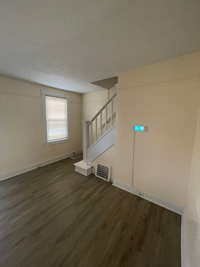 Building Photo - 825 N 6th St