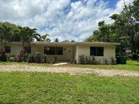 Building Photo - Spacious 2BR 2BA Home w/ Laundry on site + Driveway Parking + Patio & Yard in Miami
