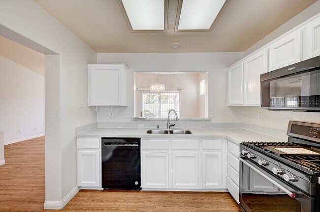 Building Photo - Charming 2 Bedroom, Single-Story Home in S...