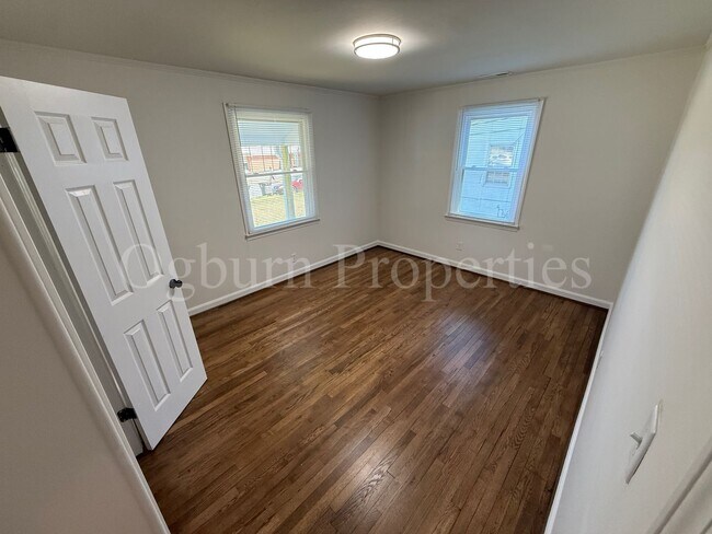 Building Photo - 1112 Marne St