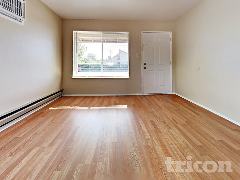 Building Photo - 10061 Lincoln Village Dr