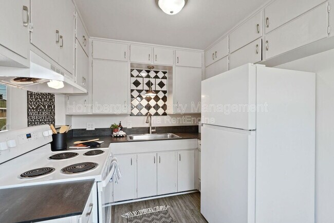 Building Photo - 503 E Joseph Ave