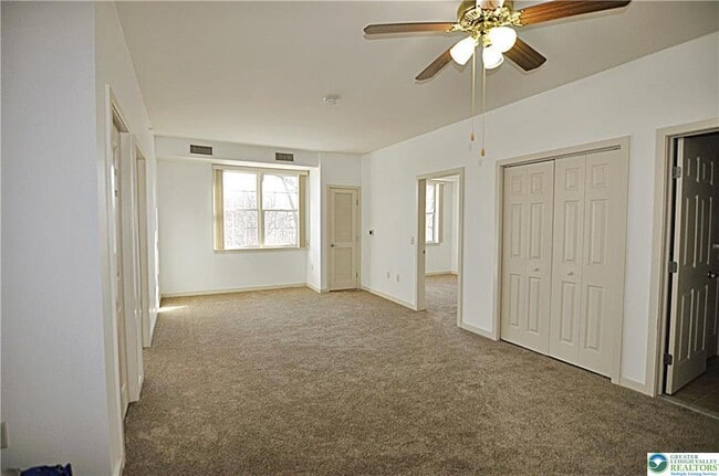 Building Photo - 2121 Hokendauqua Ave