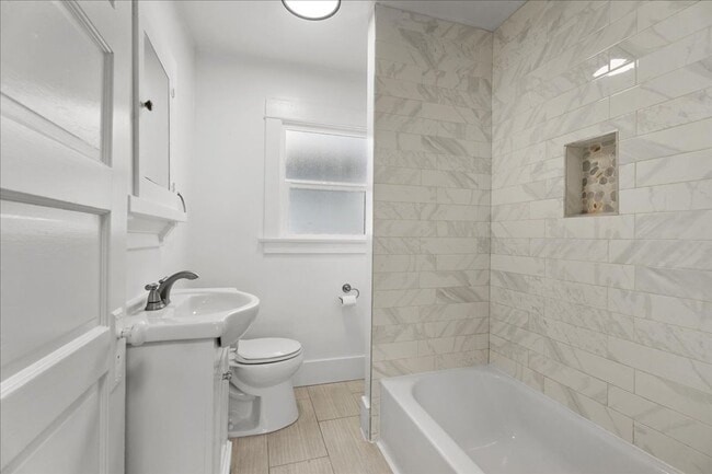 Building Photo - Charming 3-Bedroom Craftsman with Modern U...