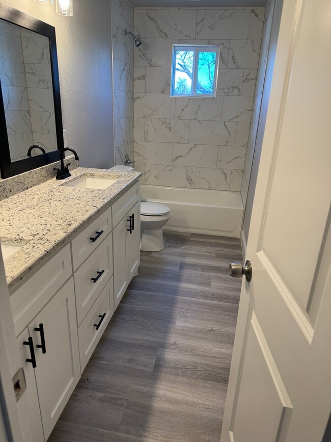 Building Photo - 5905 S Hampshire Blvd