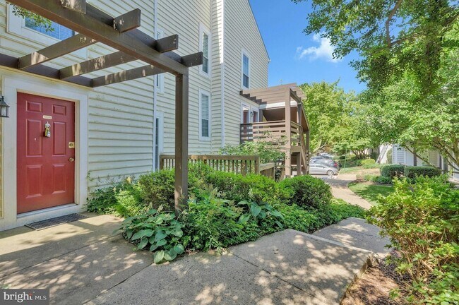 Building Photo - 10070 Oakton Terrace Rd