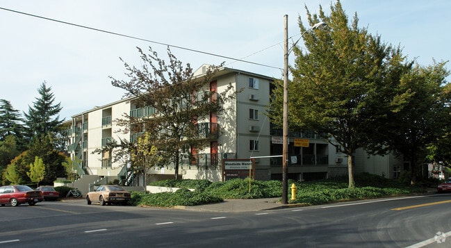 Primary Photo - Woodside Manor