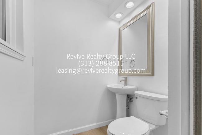 Building Photo - 5337 Botsford Ave