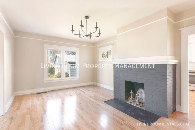 Building Photo - 6303 SE Windsor Ct