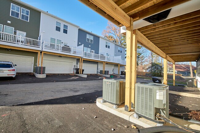 Building Photo - 13868 Randolph Pond Ln