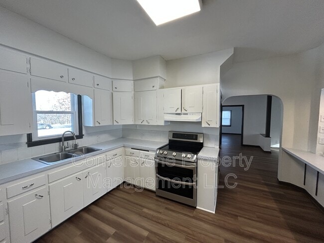 Building Photo - 1011 Cedar St