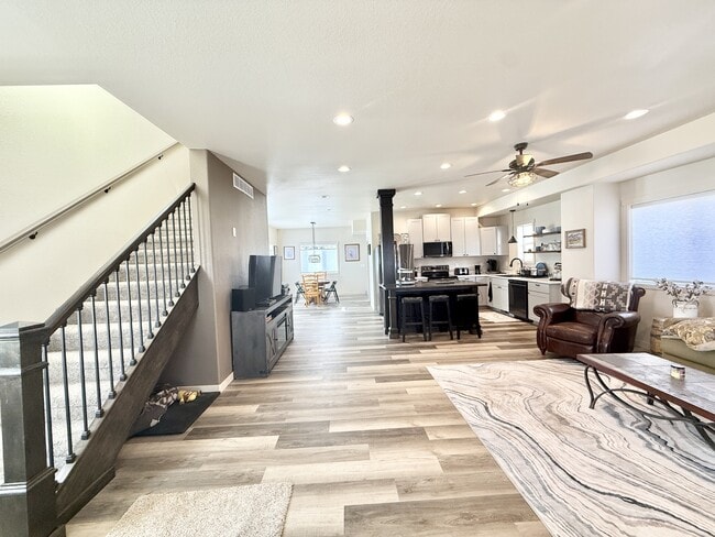 Building Photo - 186 W Quandary Ct