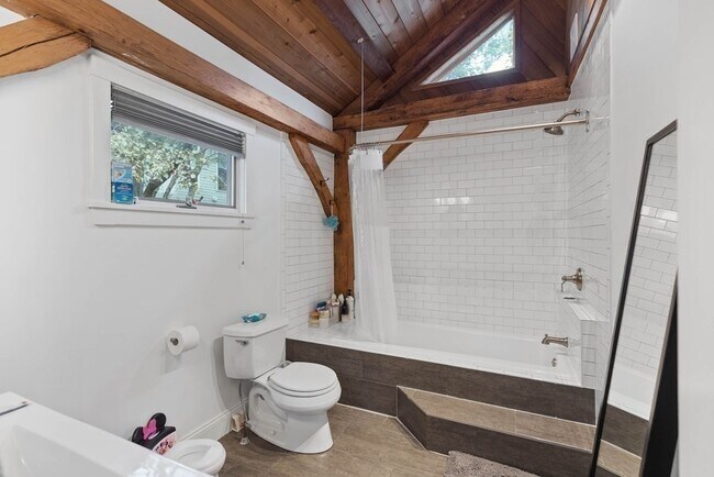 Building Photo - 7 Murdock St