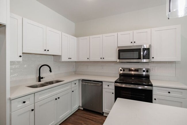 Building Photo - 232 Vine St