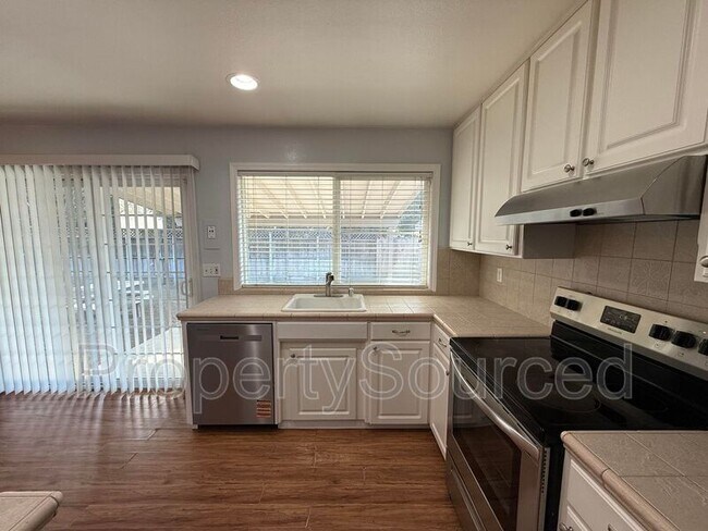 Building Photo - 1708 Applegate Dr