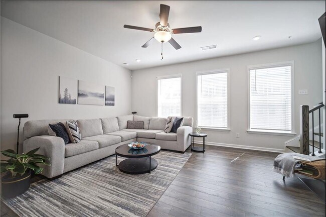 Building Photo - 1595 Ridgebrook Downs